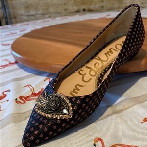 Sam Edelman Flats Black, Gold, Red Pattern Pointed Toe, Embellished Eye Size 6.5